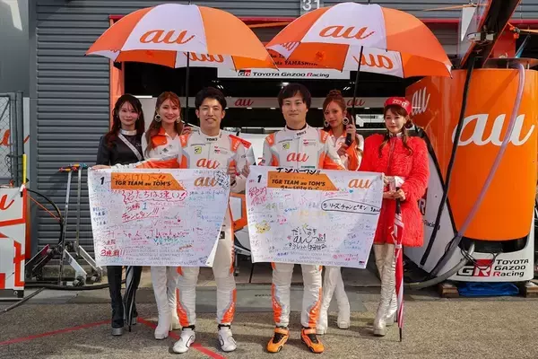 「auは今年も強かった！ SUPER GT最終戦でau号が今季3勝目をマークし、史上初の3連覇達成！」の画像