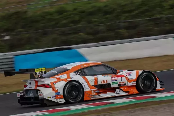 「auは今年も強かった！ SUPER GT最終戦でau号が今季3勝目をマークし、史上初の3連覇達成！」の画像