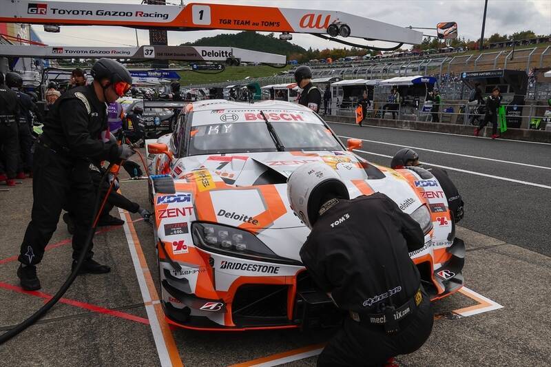 auは今年も強かった！ SUPER GT最終戦でau号が今季3勝目をマークし、史上初の3連覇達成！