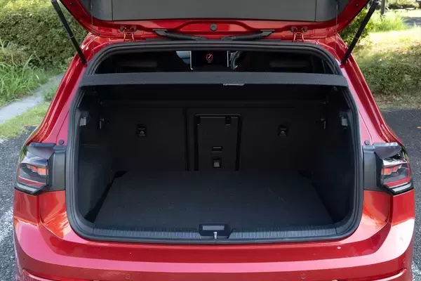 「フォルクスワーゲン「ゴルフ GTI」はオトナになったボーイズたちに勧めたいぜいたくな1台」の画像