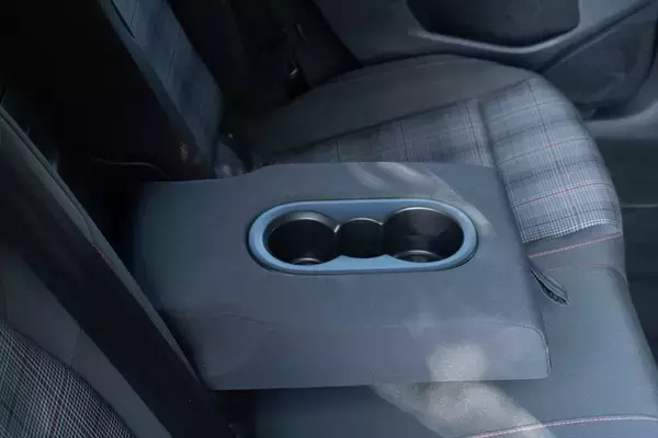 「フォルクスワーゲン「ゴルフ GTI」はオトナになったボーイズたちに勧めたいぜいたくな1台」の画像