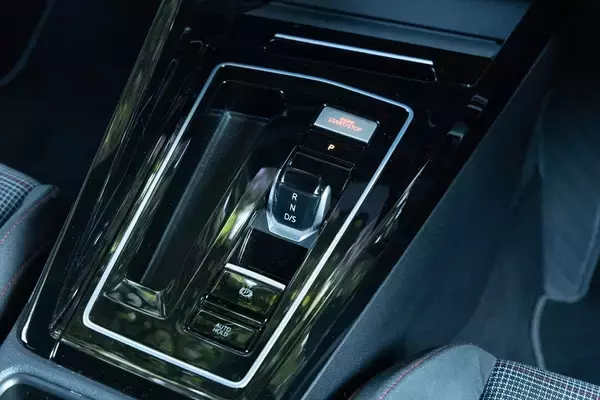 「フォルクスワーゲン「ゴルフ GTI」はオトナになったボーイズたちに勧めたいぜいたくな1台」の画像