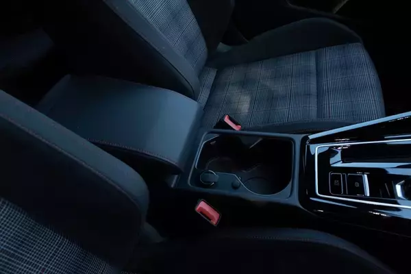 「フォルクスワーゲン「ゴルフ GTI」はオトナになったボーイズたちに勧めたいぜいたくな1台」の画像