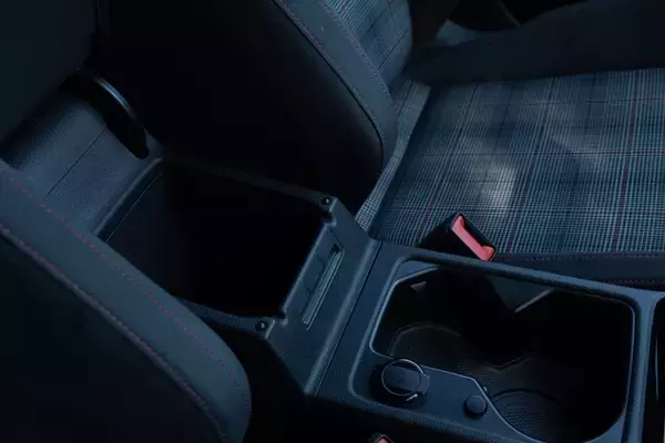 「フォルクスワーゲン「ゴルフ GTI」はオトナになったボーイズたちに勧めたいぜいたくな1台」の画像