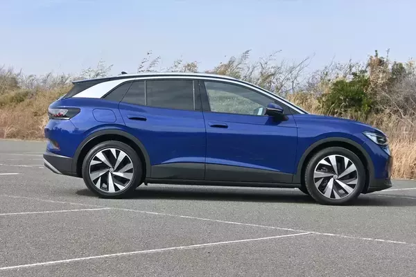 「テスラ「モデルY」vs VW「ID.4」 EV王者に挑む伝統のドイツ車、選ぶべきはどっち？」の画像