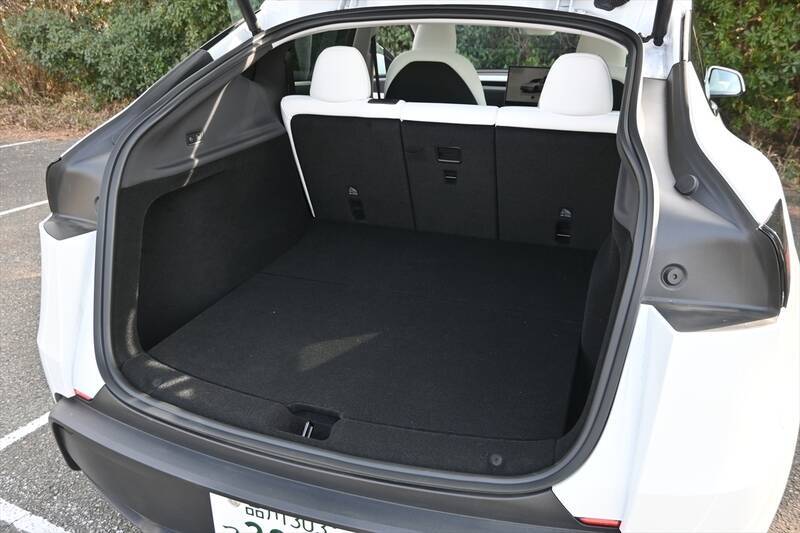 テスラ「モデルY」vs VW「ID.4」 EV王者に挑む伝統のドイツ車、選ぶべきはどっち？