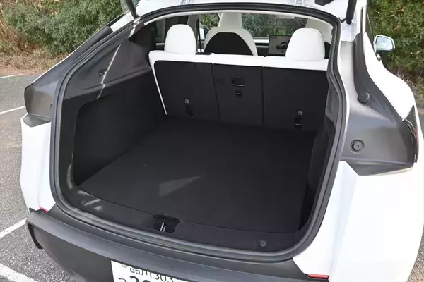 「テスラ「モデルY」vs VW「ID.4」 EV王者に挑む伝統のドイツ車、選ぶべきはどっち？」の画像