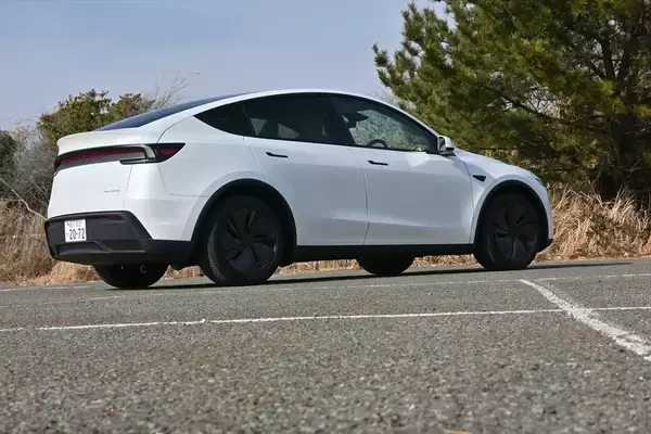 「テスラ「モデルY」vs VW「ID.4」 EV王者に挑む伝統のドイツ車、選ぶべきはどっち？」の画像