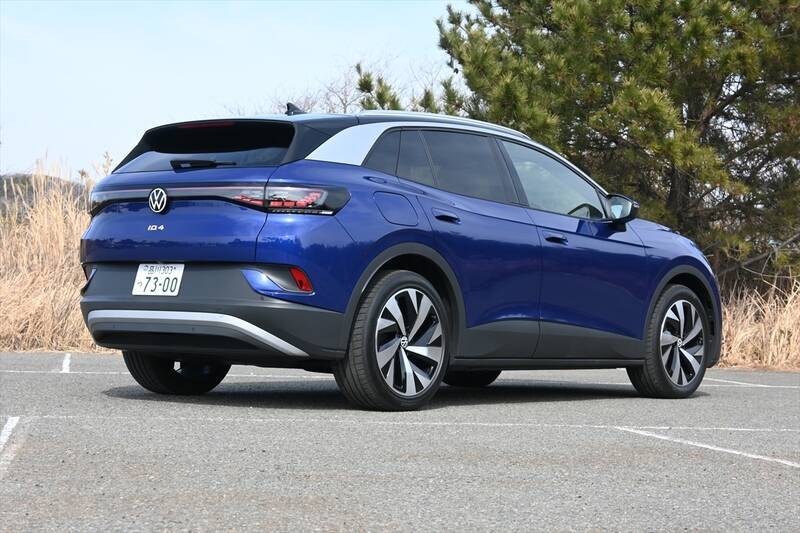 テスラ「モデルY」vs VW「ID.4」 EV王者に挑む伝統のドイツ車、選ぶべきはどっち？