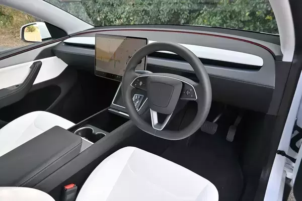 「テスラ「モデルY」vs VW「ID.4」 EV王者に挑む伝統のドイツ車、選ぶべきはどっち？」の画像