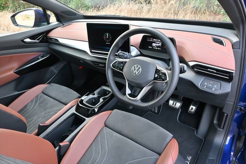 テスラ「モデルY」vs VW「ID.4」 EV王者に挑む伝統のドイツ車、選ぶべきはどっち？