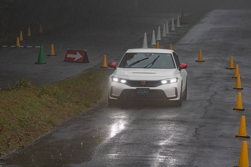 街乗りでも本当に効く？ シビック TYPE Rの純正アクセサリーを群サイで試す！