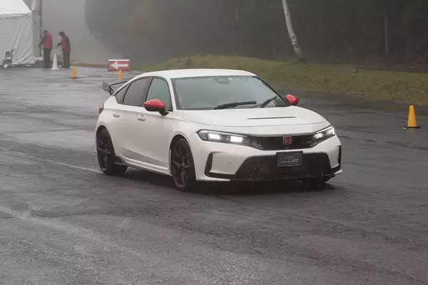 「街乗りでも本当に効く？ シビック TYPE Rの純正アクセサリーを群サイで試す！」の画像