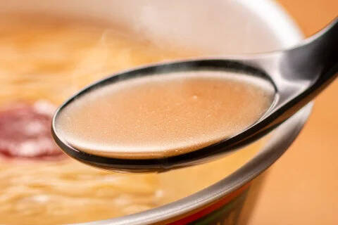 一蘭の幻メニュー「釜だれとんこつ」がカップ麺化！ラーメンファン垂涎