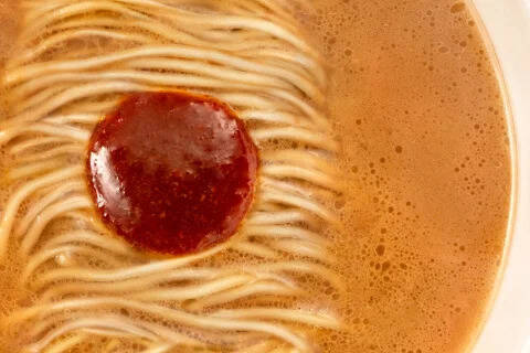 一蘭の幻メニュー「釜だれとんこつ」がカップ麺化！ラーメンファン垂涎