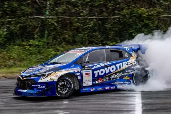 「涼しい季節の開催になったD1GPエビスだが、コースアウト続出の大波乱」の画像