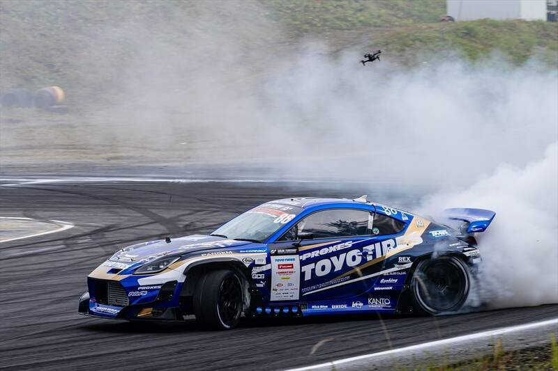 涼しい季節の開催になったD1GPエビスだが、コースアウト続出の大波乱