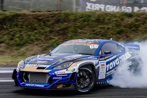 「涼しい季節の開催になったD1GPエビスだが、コースアウト続出の大波乱」の画像