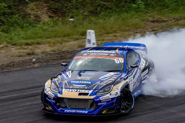 「涼しい季節の開催になったD1GPエビスだが、コースアウト続出の大波乱」の画像