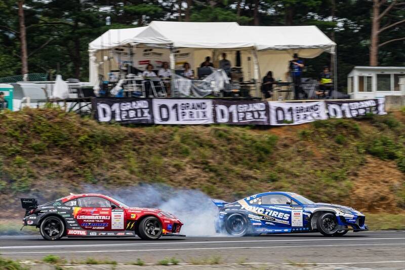 涼しい季節の開催になったD1GPエビスだが、コースアウト続出の大波乱