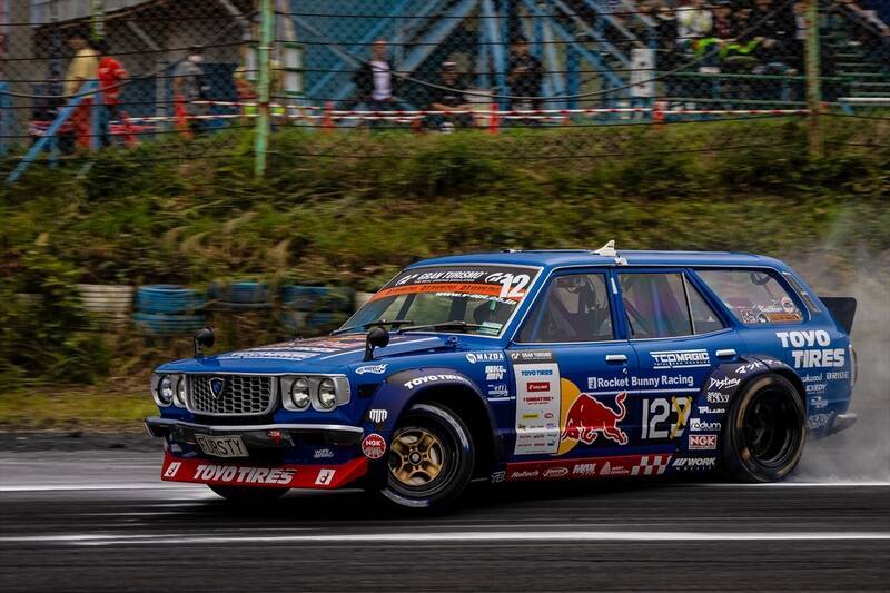 涼しい季節の開催になったD1GPエビスだが、コースアウト続出の大波乱