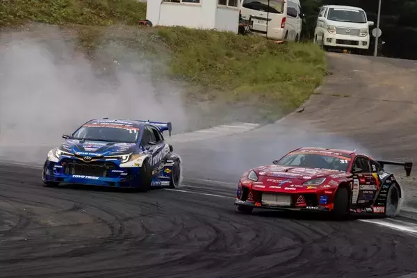 「涼しい季節の開催になったD1GPエビスだが、コースアウト続出の大波乱」の画像