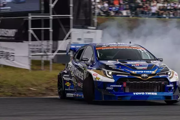 「涼しい季節の開催になったD1GPエビスだが、コースアウト続出の大波乱」の画像