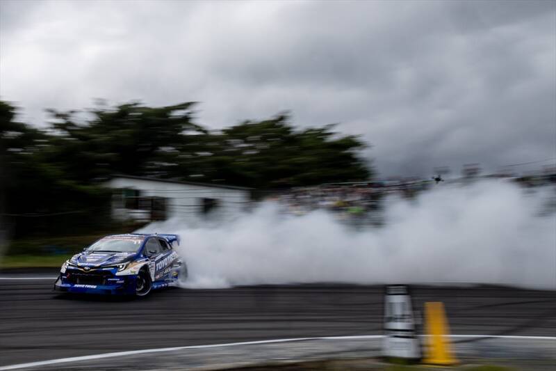 涼しい季節の開催になったD1GPエビスだが、コースアウト続出の大波乱