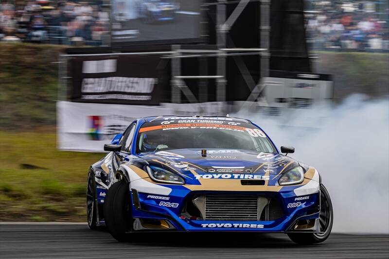 涼しい季節の開催になったD1GPエビスだが、コースアウト続出の大波乱