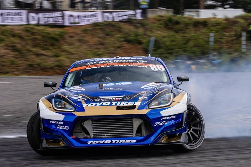 涼しい季節の開催になったD1GPエビスだが、コースアウト続出の大波乱