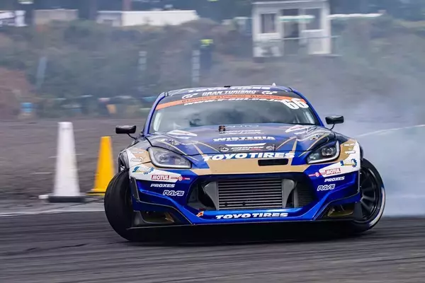 「涼しい季節の開催になったD1GPエビスだが、コースアウト続出の大波乱」の画像