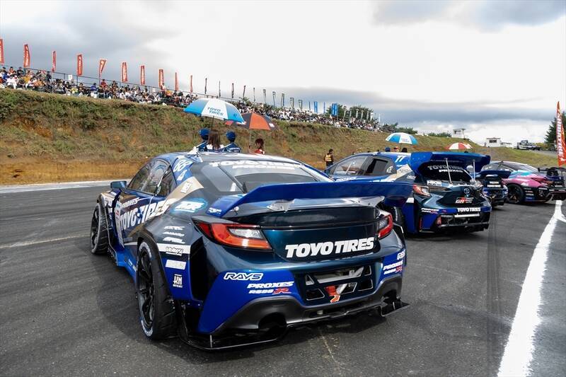 涼しい季節の開催になったD1GPエビスだが、コースアウト続出の大波乱