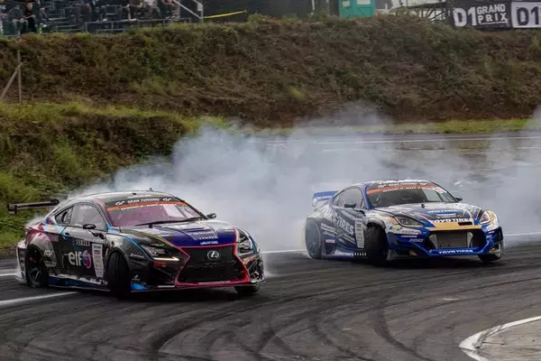 「涼しい季節の開催になったD1GPエビスだが、コースアウト続出の大波乱」の画像