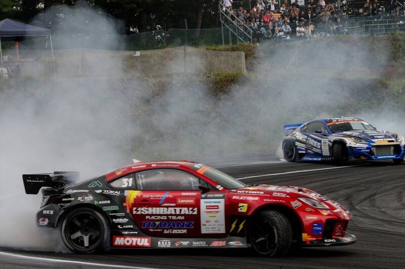 涼しい季節の開催になったD1GPエビスだが、コースアウト続出の大波乱