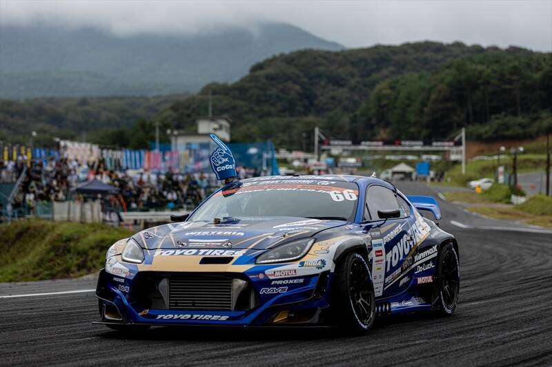 涼しい季節の開催になったD1GPエビスだが、コースアウト続出の大波乱