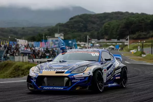 「涼しい季節の開催になったD1GPエビスだが、コースアウト続出の大波乱」の画像