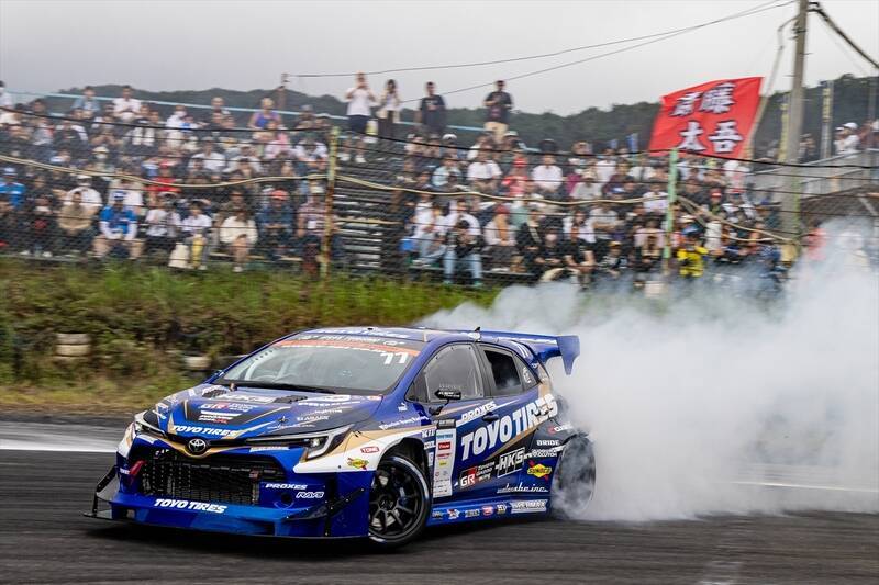 涼しい季節の開催になったD1GPエビスだが、コースアウト続出の大波乱