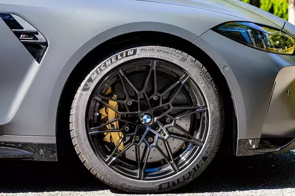 「「家族も荷物も諦めない!」510馬力の最強ワゴン「BMW M3ツーリング」」の画像