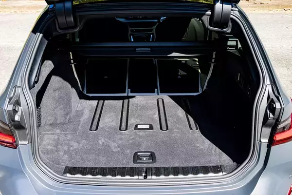 「「家族も荷物も諦めない!」510馬力の最強ワゴン「BMW M3ツーリング」」の画像