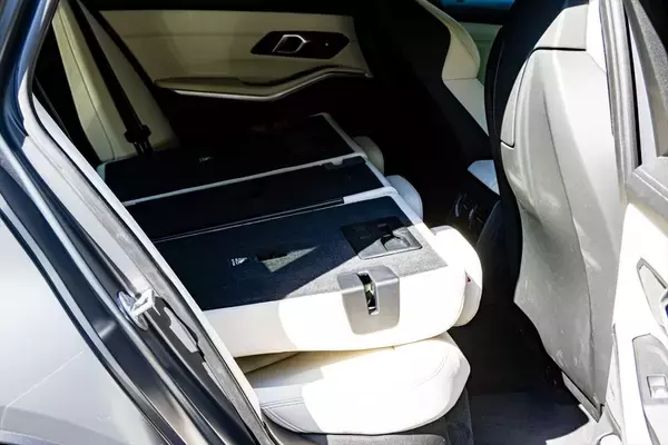 「「家族も荷物も諦めない!」510馬力の最強ワゴン「BMW M3ツーリング」」の画像