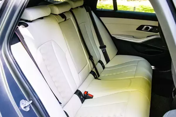 「「家族も荷物も諦めない!」510馬力の最強ワゴン「BMW M3ツーリング」」の画像