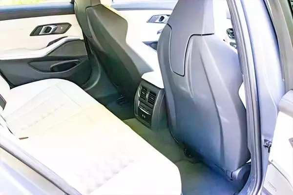 「「家族も荷物も諦めない!」510馬力の最強ワゴン「BMW M3ツーリング」」の画像