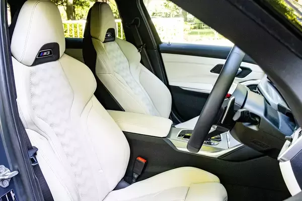 「「家族も荷物も諦めない!」510馬力の最強ワゴン「BMW M3ツーリング」」の画像