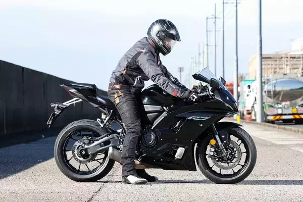 「一般道からサーキットまでカバー！ これが現代のスーパースポーツ ヤマハ「YZF-R7」」の画像