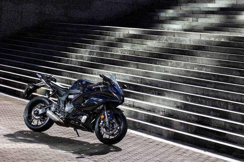 一般道からサーキットまでカバー！ これが現代のスーパースポーツ ヤマハ「YZF-R7」