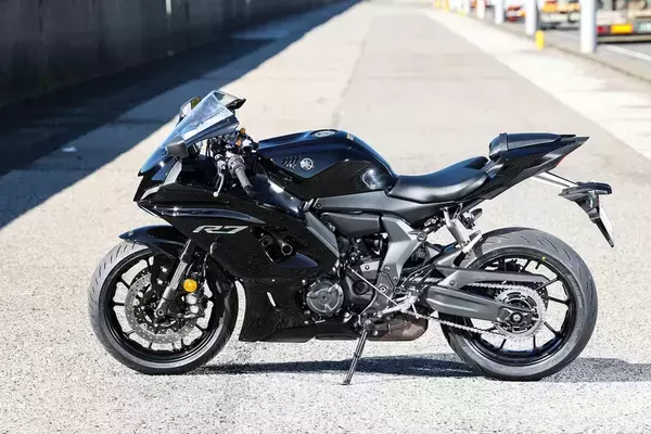 「一般道からサーキットまでカバー！ これが現代のスーパースポーツ ヤマハ「YZF-R7」」の画像