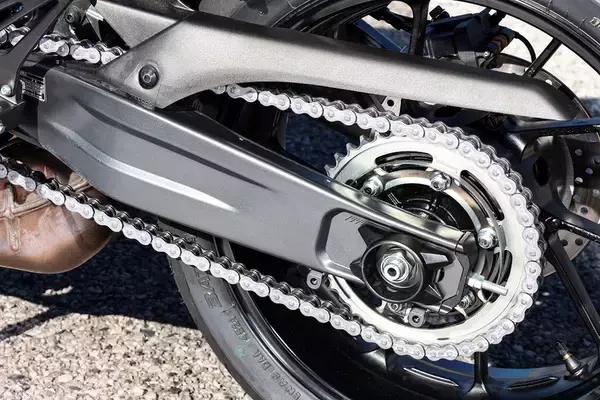 「一般道からサーキットまでカバー！ これが現代のスーパースポーツ ヤマハ「YZF-R7」」の画像