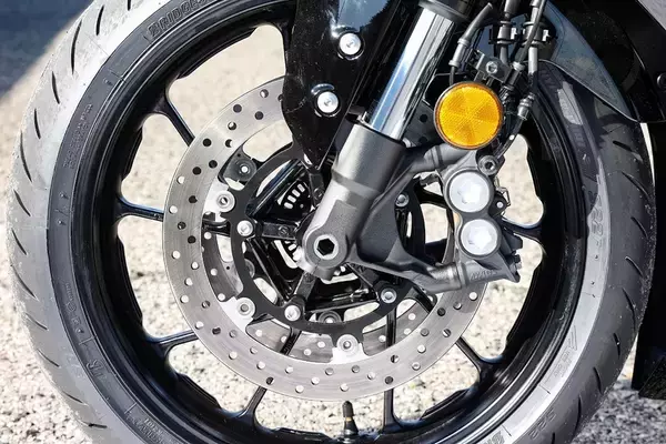 「一般道からサーキットまでカバー！ これが現代のスーパースポーツ ヤマハ「YZF-R7」」の画像