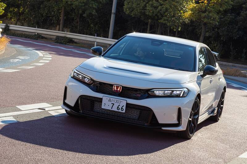 6代目「シビックTYPE R」はスポーツカーが苦手な人にこそ乗ってほしい