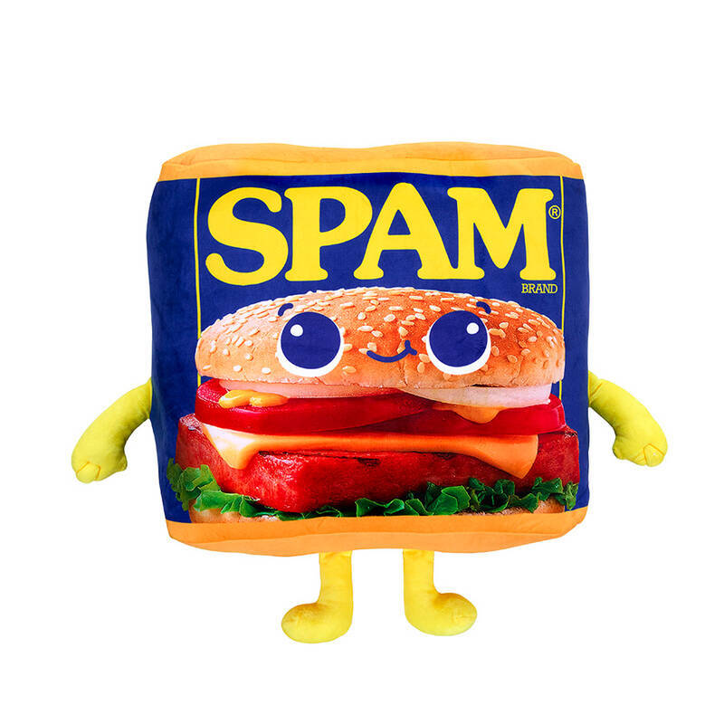 SPAMの枕かわいすぎ！ ファミマで限定グッズ当たる